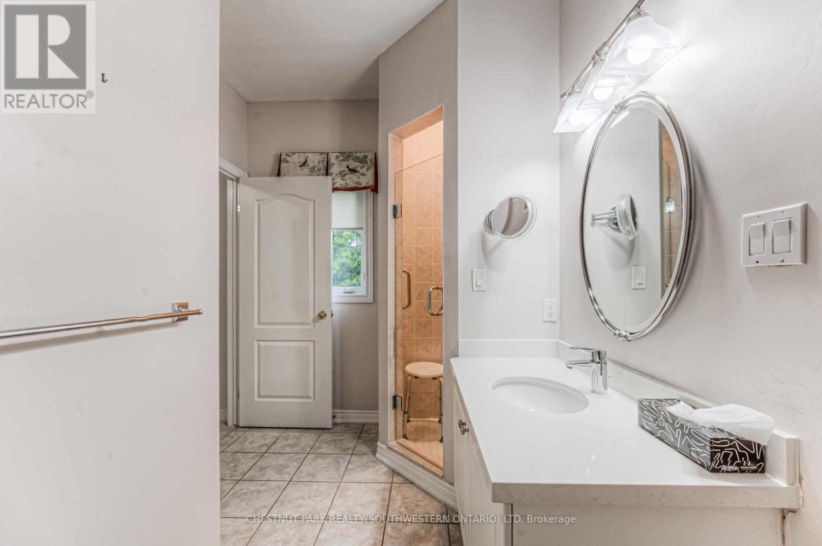 Photo 12 of 19 100 Idle Creek Drive, Kitchener ON