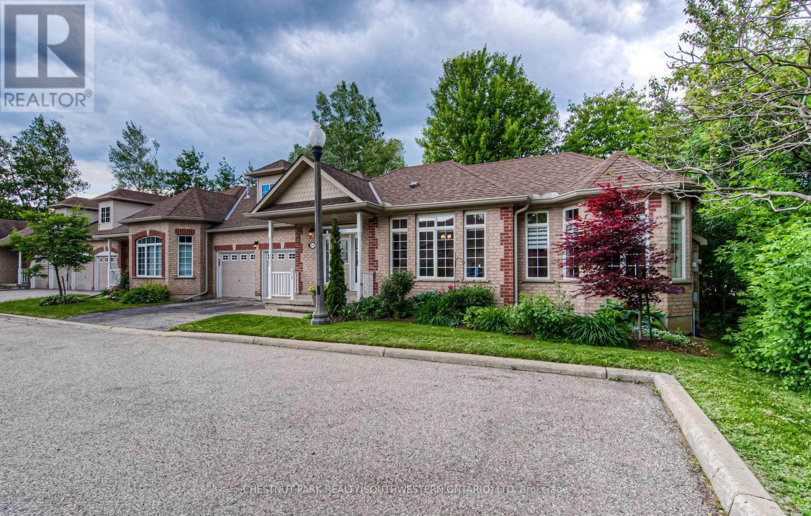 Photo 3 of 19 100 Idle Creek Drive, Kitchener ON