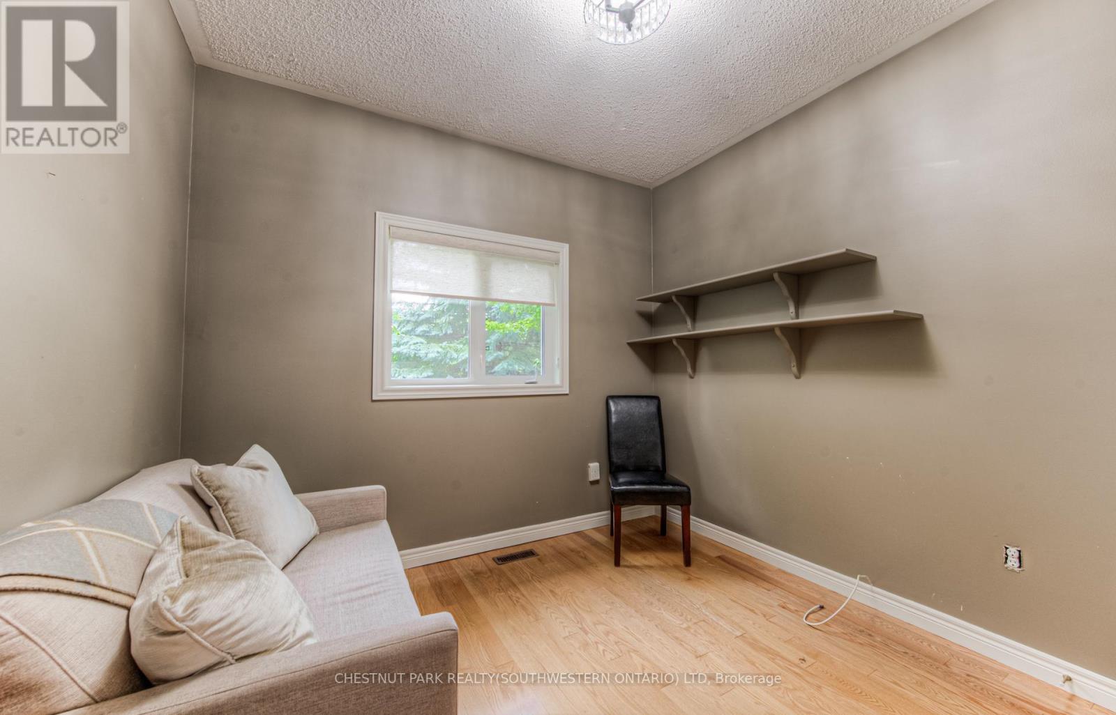 Photo 7 of 19 100 Idle Creek Drive, Kitchener ON