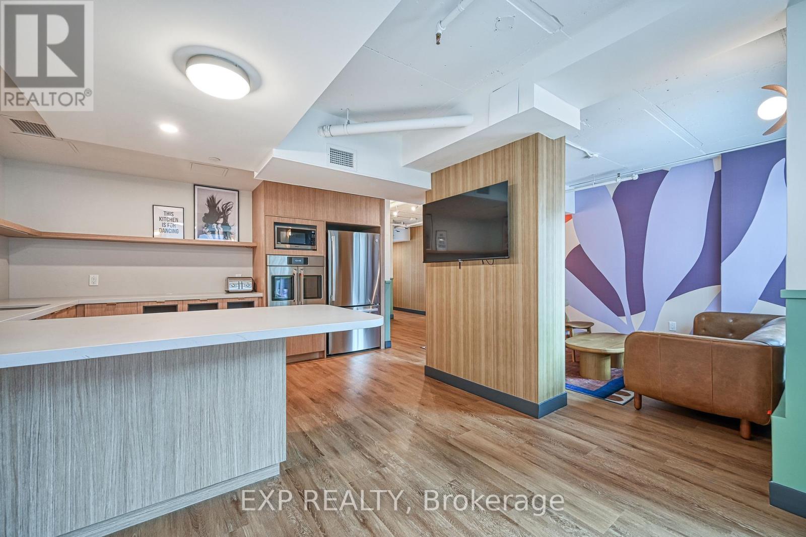 https://ddfcdn.realtor.ca/listing/TS638853716699430000/reb76/highres/7/x12217877_11.jpg