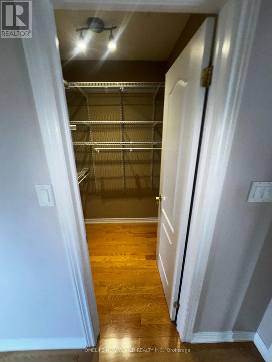 Single Family House for Sale in  SUMMERIDGE DRIVE Vaughan (Patterson) 