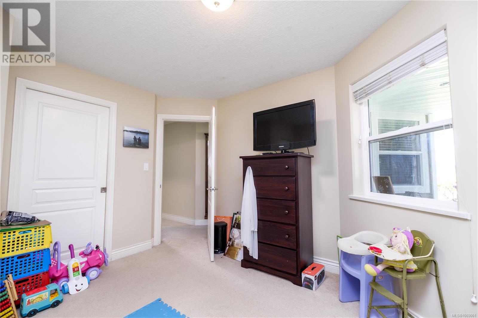 82 2006 Sierra Dr, Campbell River