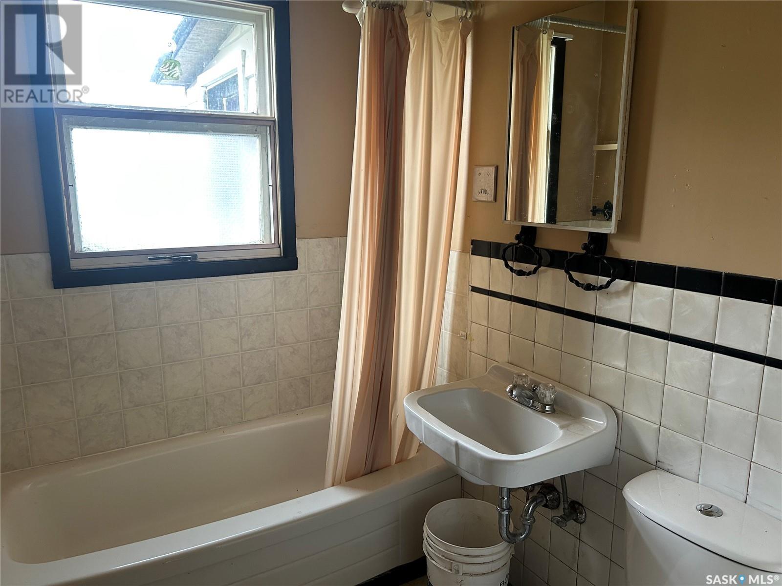 Photo 10 of 207 3rd Avenue W, Nokomis SK