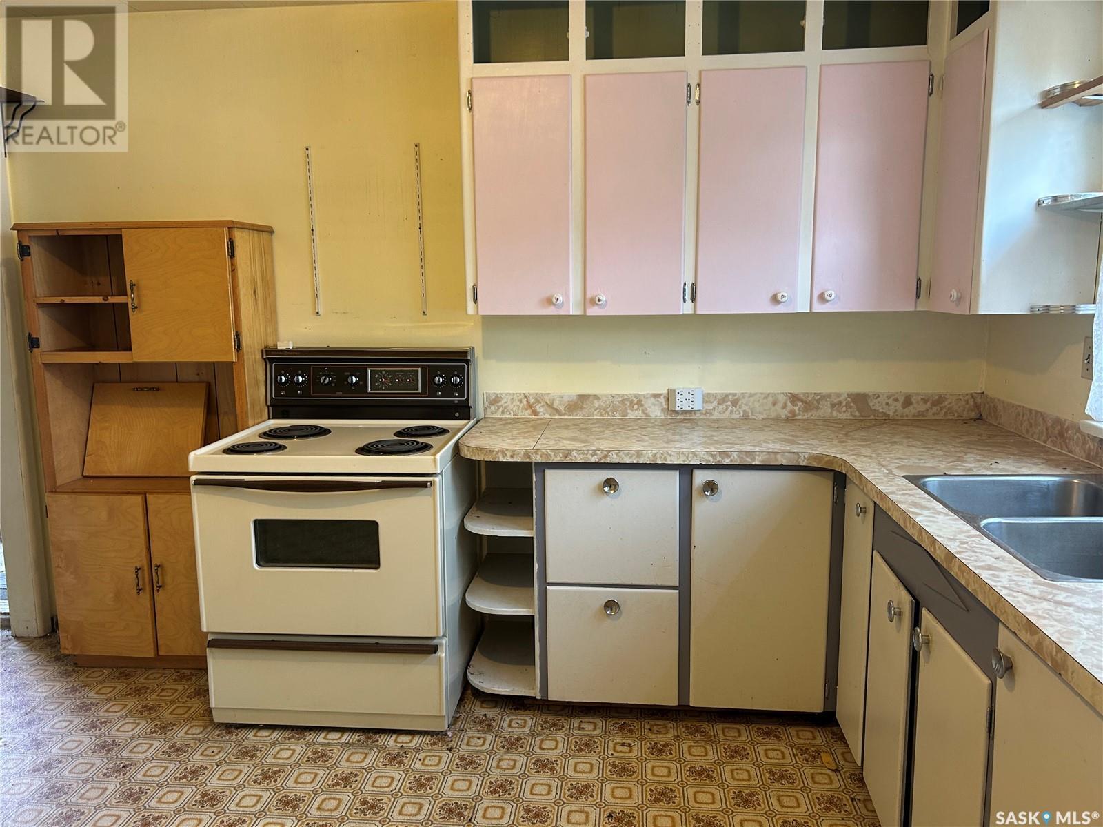 Photo 12 of 207 3rd Avenue W, Nokomis SK