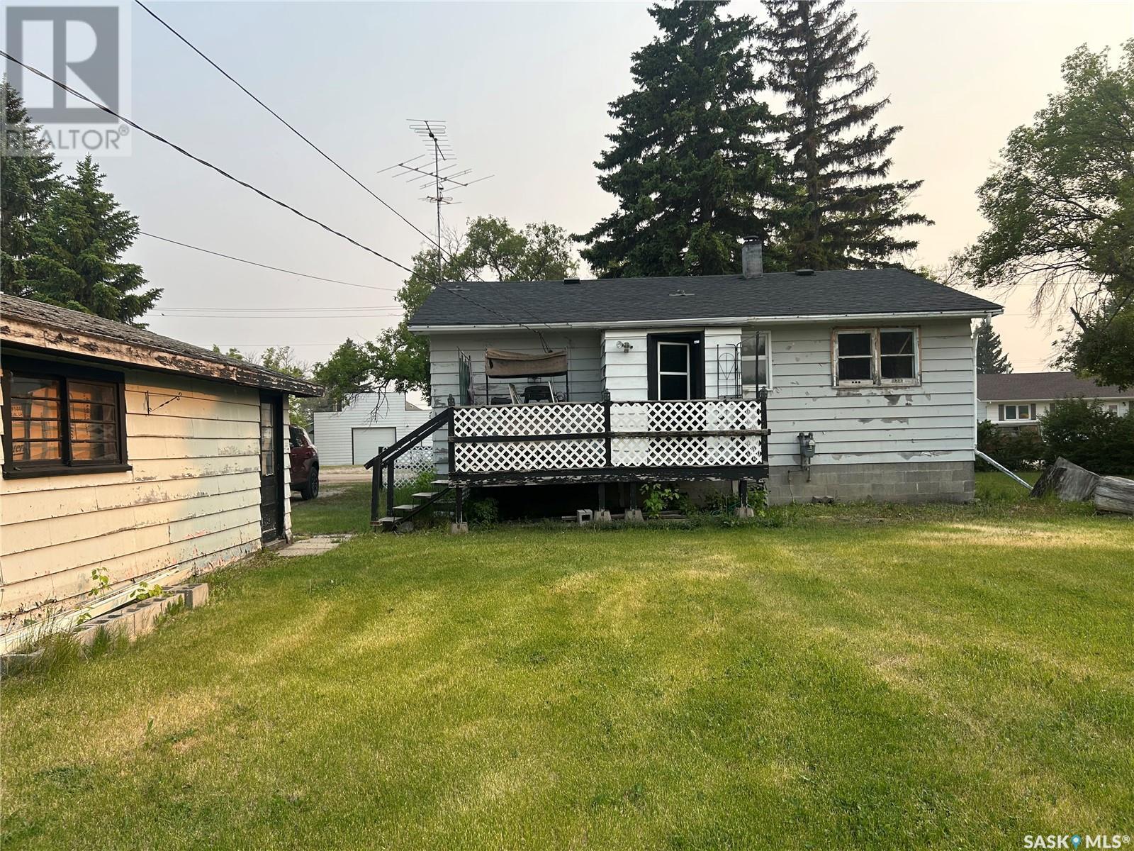 Photo 4 of 207 3rd Avenue W, Nokomis SK
