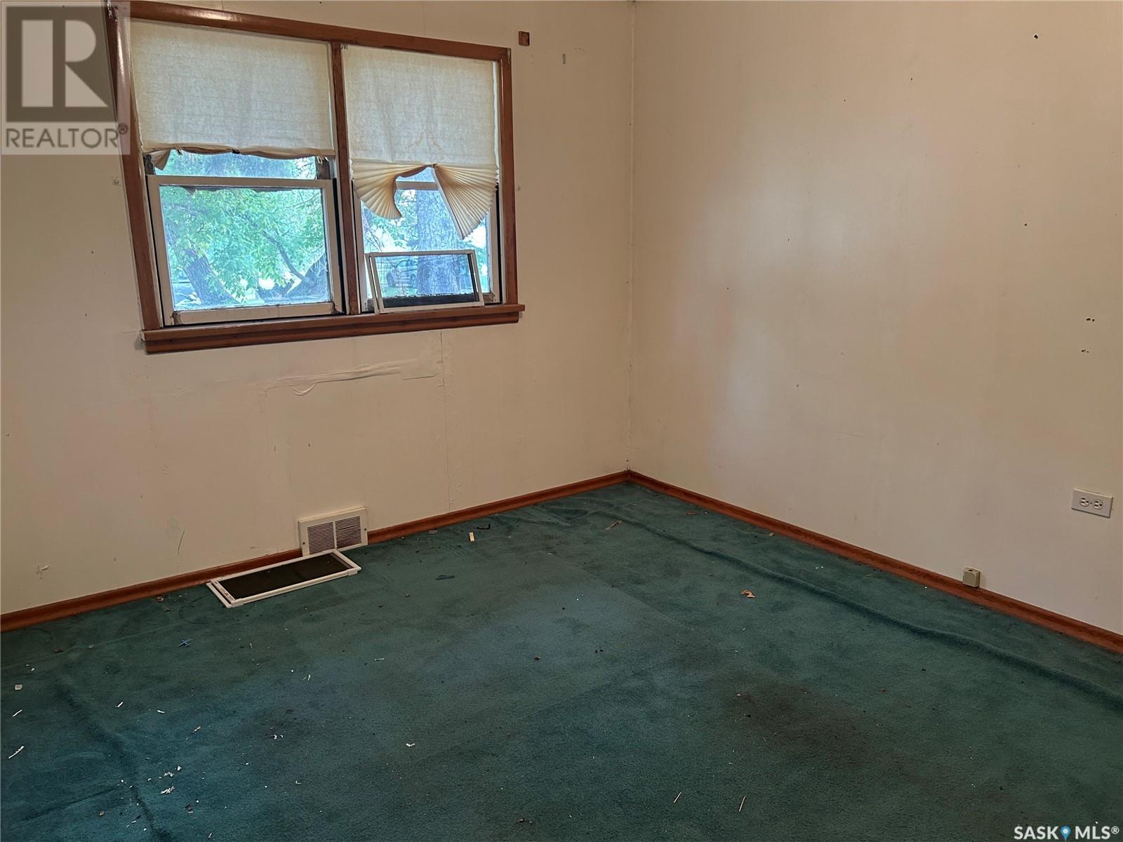 Photo 8 of 207 3rd Avenue W, Nokomis SK