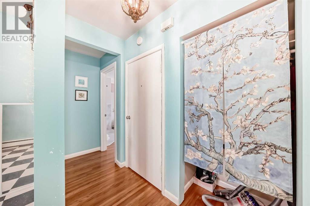 Single Family House Bi-level for Sale in   Avenue NW Capitol Hill Calgary 