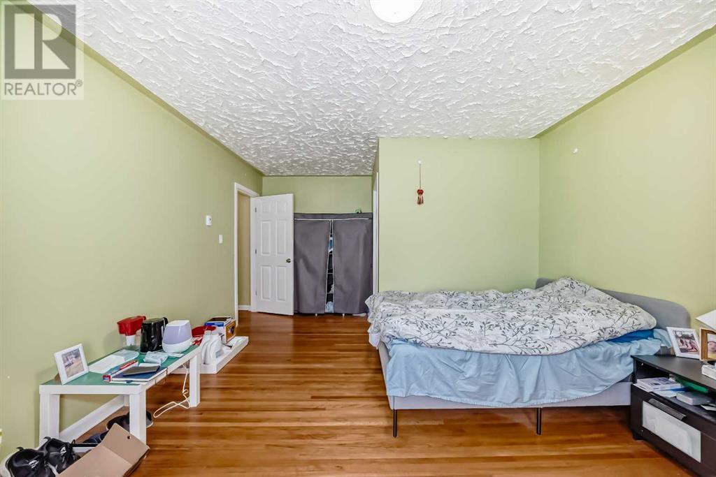 Single Family House Bi-level for Sale in   Avenue NW Capitol Hill Calgary 