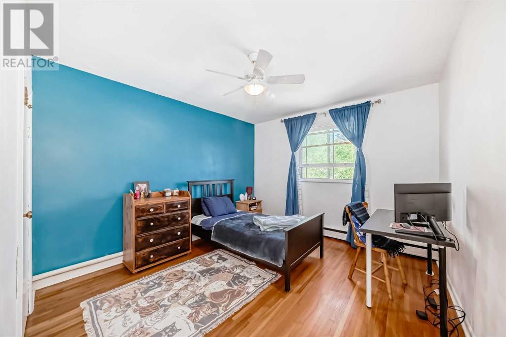 Single Family House Bi-level for Sale in   Avenue NW Capitol Hill Calgary 
