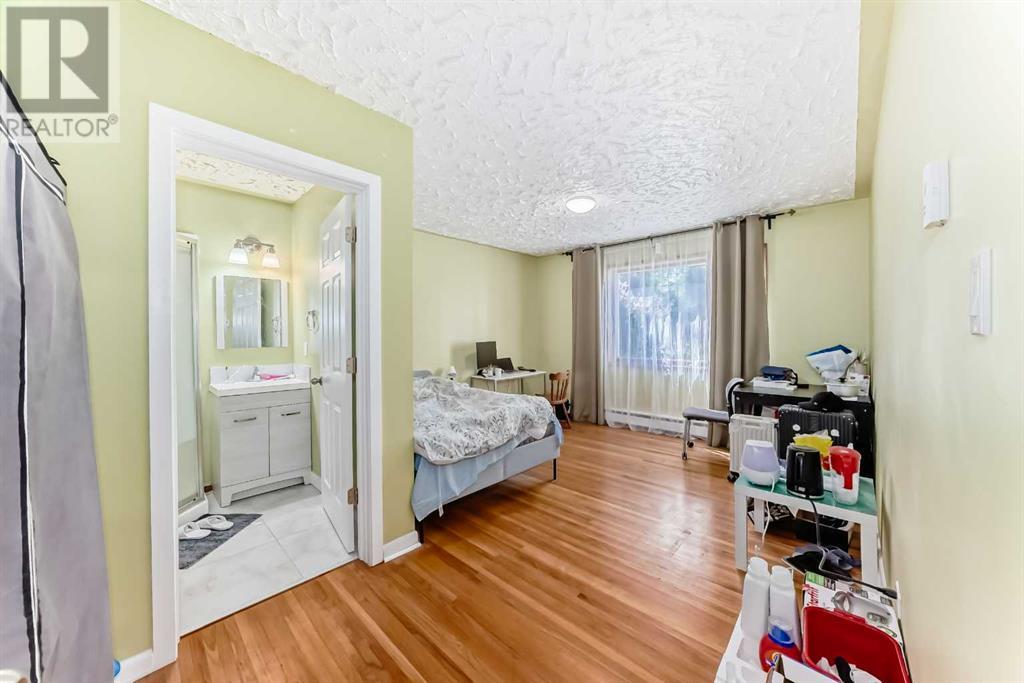 Single Family House Bi-level for Sale in   Avenue NW Capitol Hill Calgary 