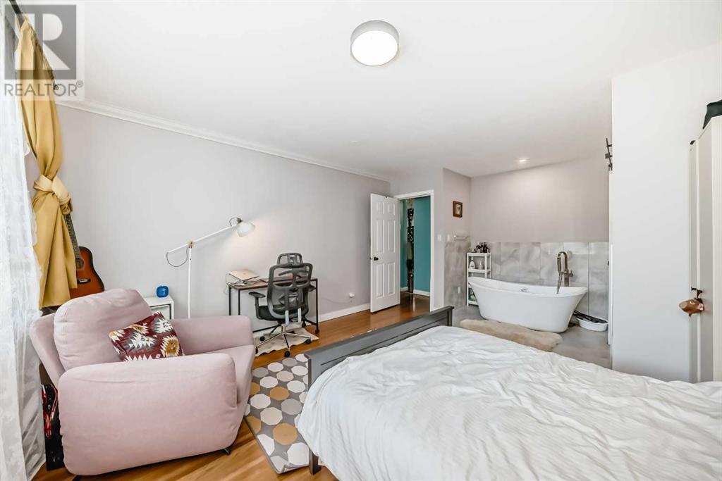 Single Family House Bi-level for Sale in   Avenue NW Capitol Hill Calgary 