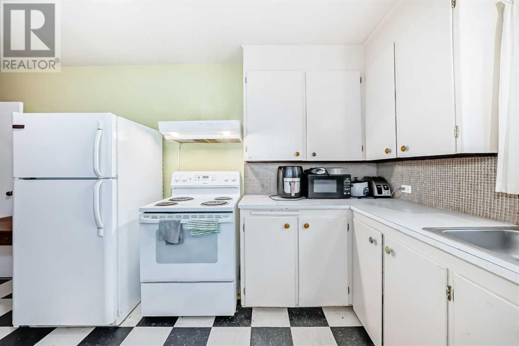 Single Family House Bi-level for Sale in   Avenue NW Capitol Hill Calgary 