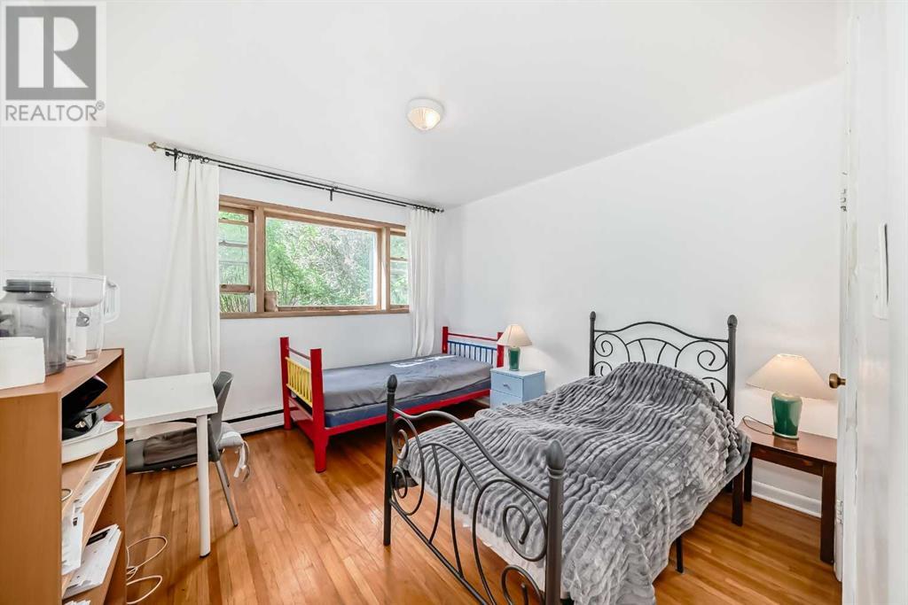 Single Family House Bi-level for Sale in   Avenue NW Capitol Hill Calgary 