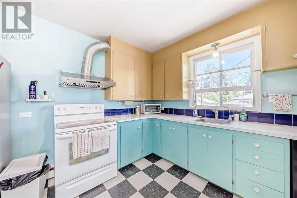 Single Family House Bi-level for Sale in   Avenue NW Capitol Hill Calgary 