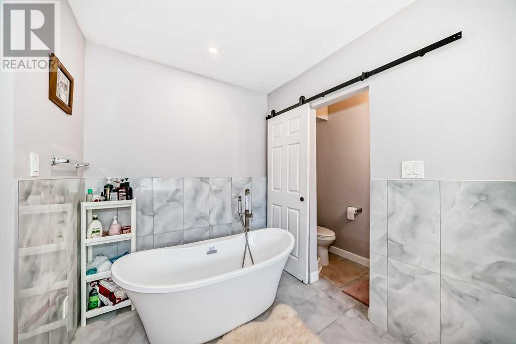 Single Family House Bi-level for Sale in   Avenue NW Capitol Hill Calgary 