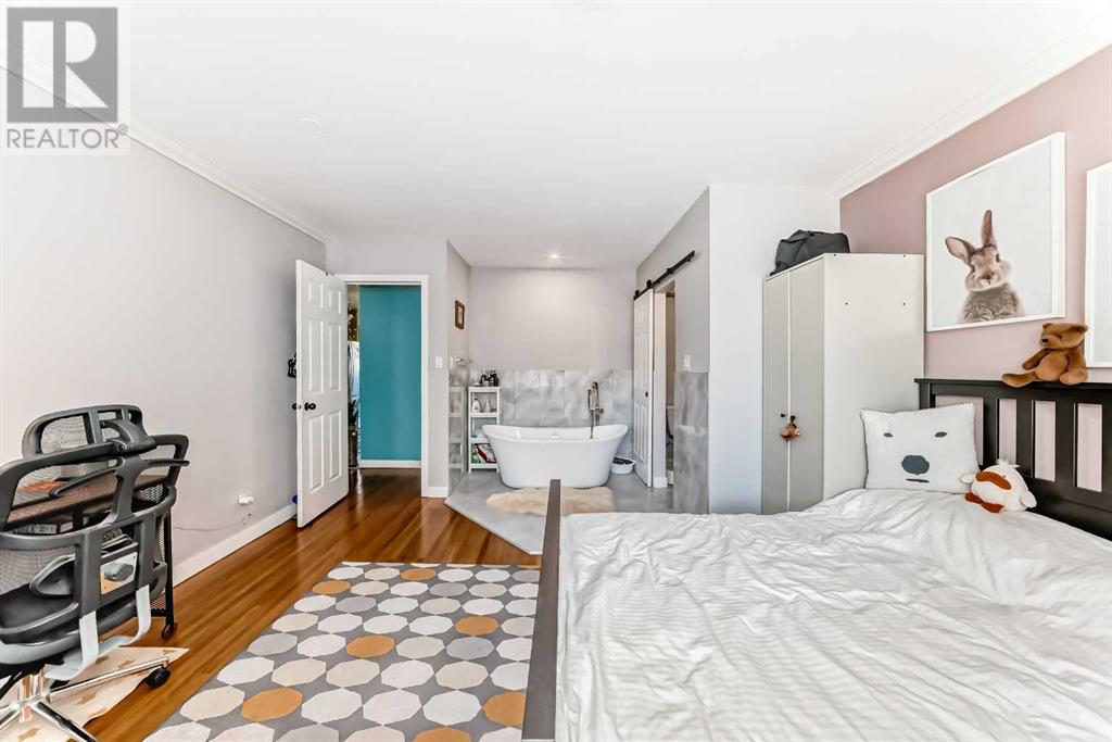 Single Family House Bi-level for Sale in   Avenue NW Capitol Hill Calgary 