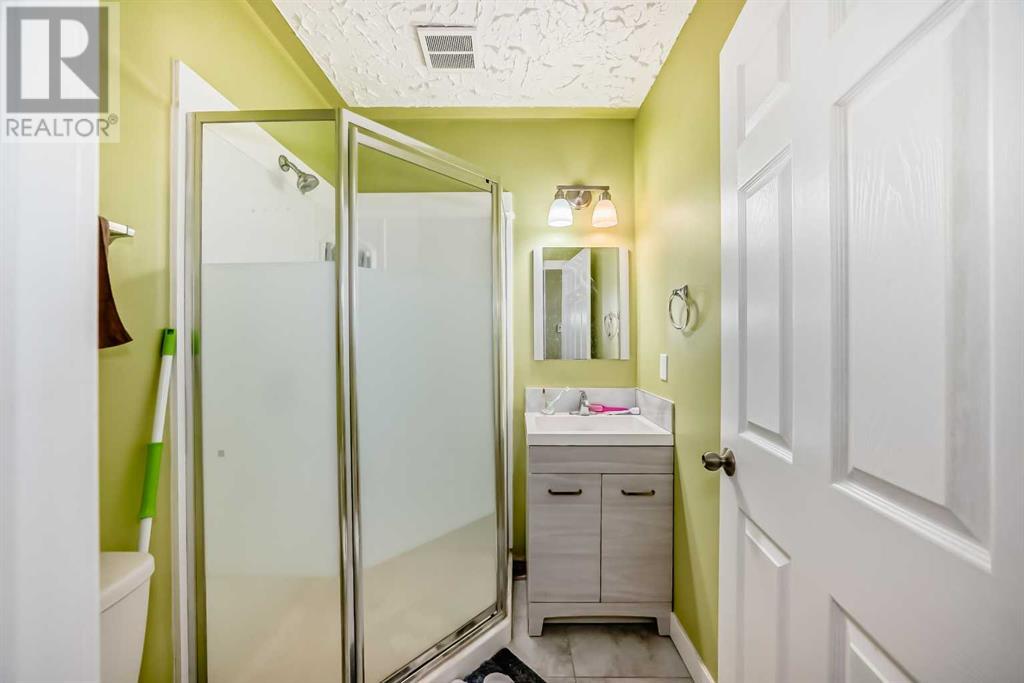 Single Family House Bi-level for Sale in   Avenue NW Capitol Hill Calgary 