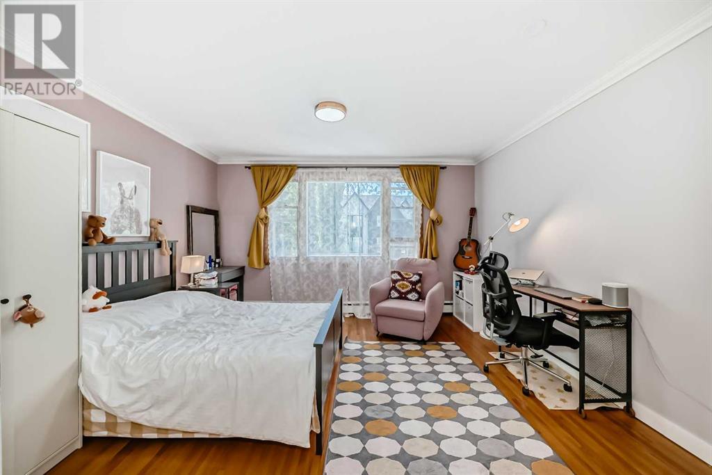 Single Family House Bi-level for Sale in   Avenue NW Capitol Hill Calgary 