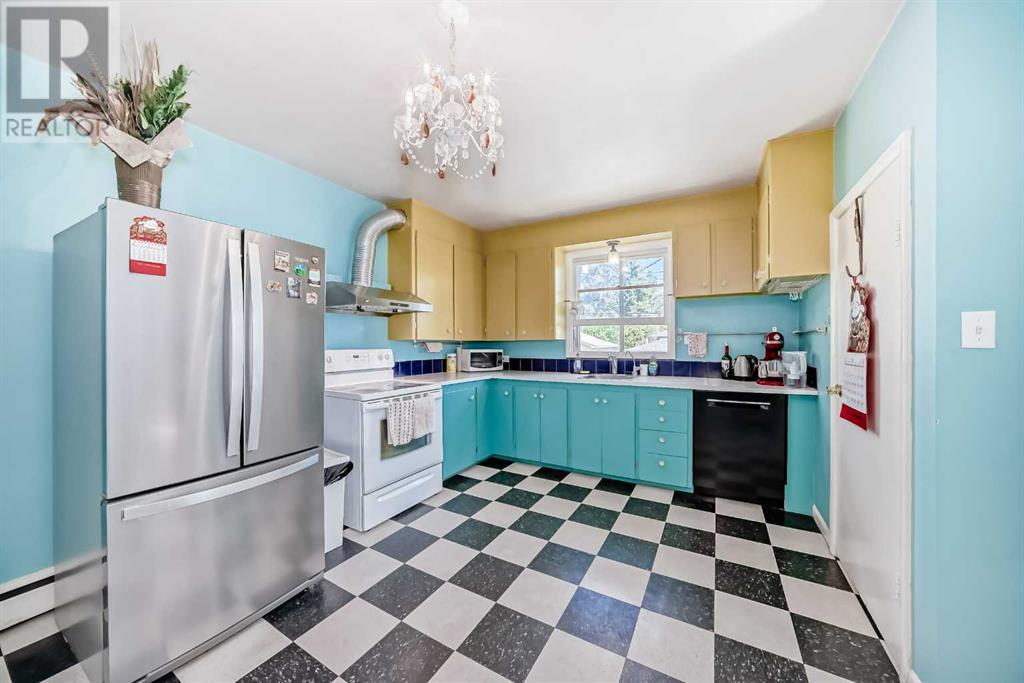 Single Family House Bi-level for Sale in   Avenue NW Capitol Hill Calgary 