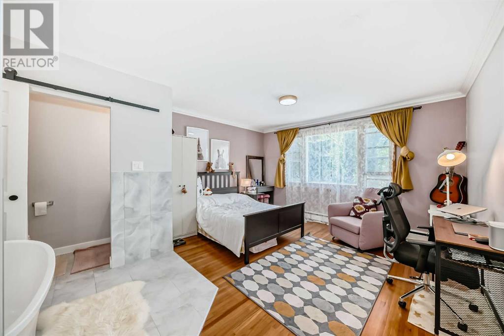 Single Family House Bi-level for Sale in   Avenue NW Capitol Hill Calgary 
