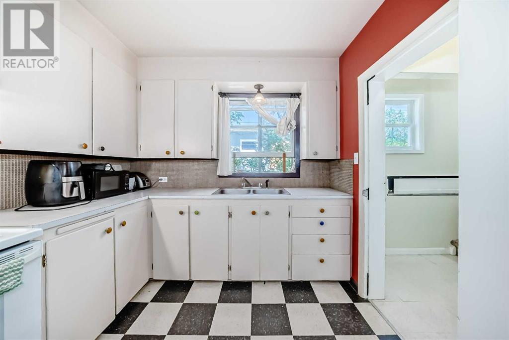 Single Family House Bi-level for Sale in   Avenue NW Capitol Hill Calgary 