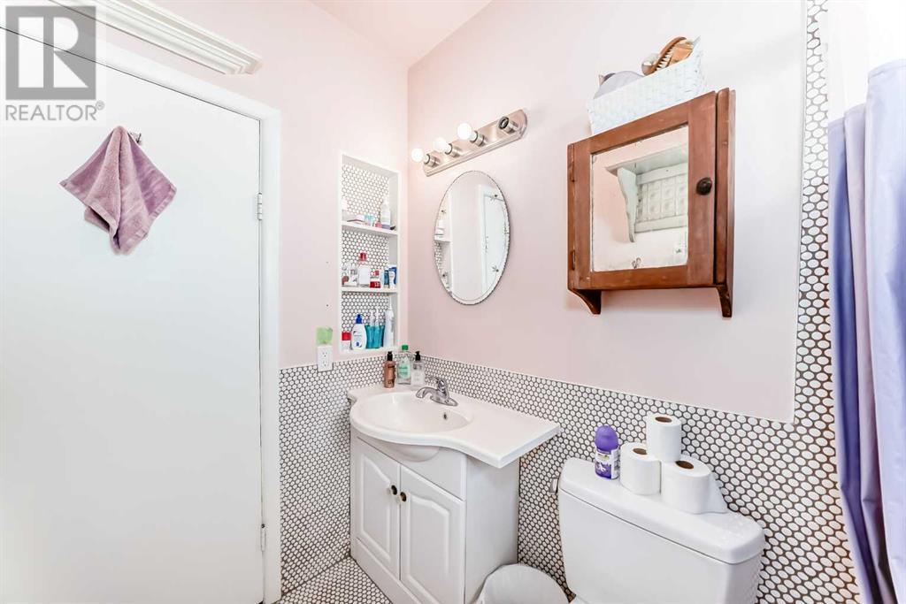 Single Family House Bi-level for Sale in   Avenue NW Capitol Hill Calgary 