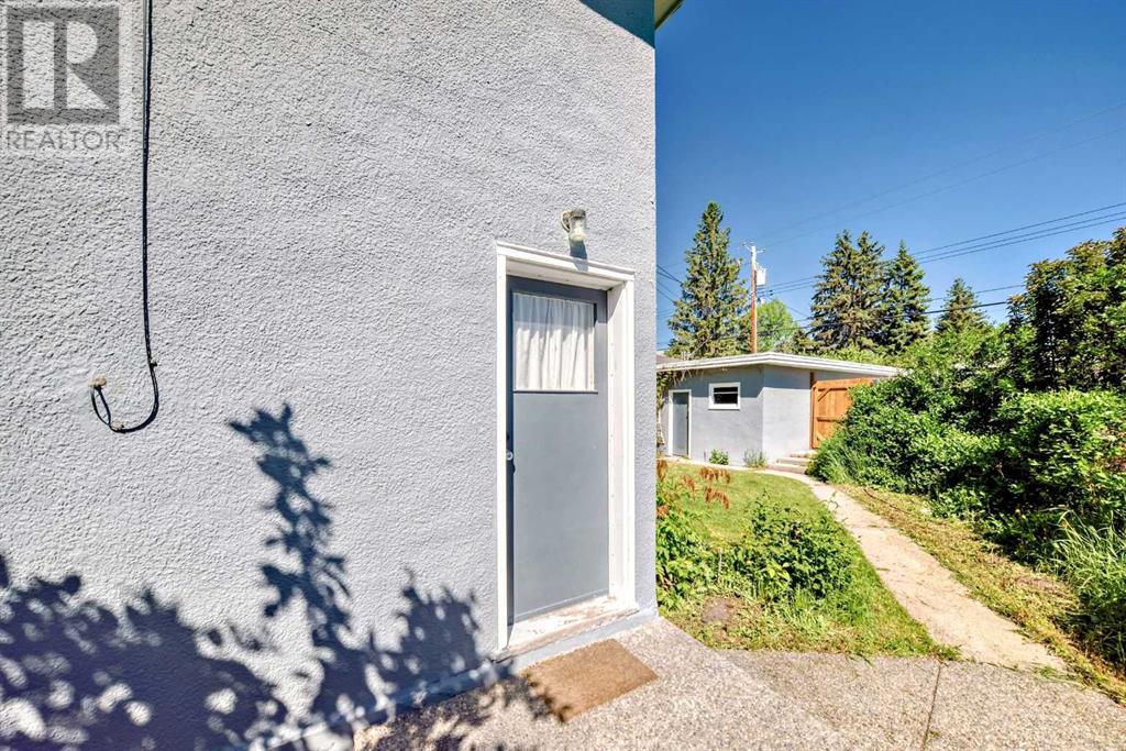 Single Family House Bi-level for Sale in   Avenue NW Capitol Hill Calgary 