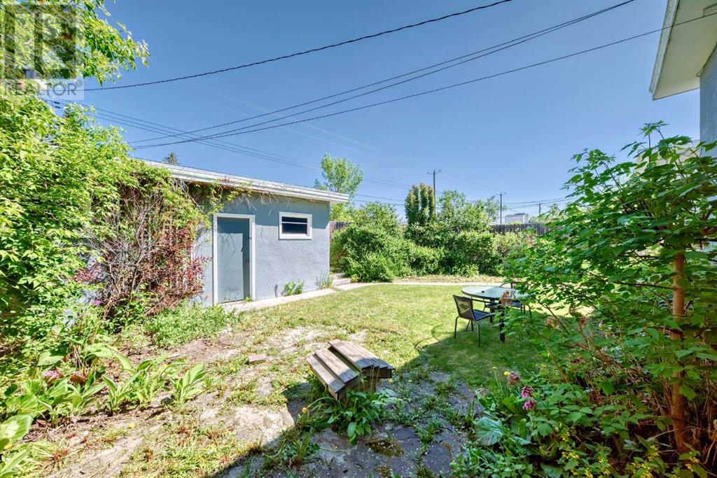 Single Family House Bi-level for Sale in   Avenue NW Capitol Hill Calgary 