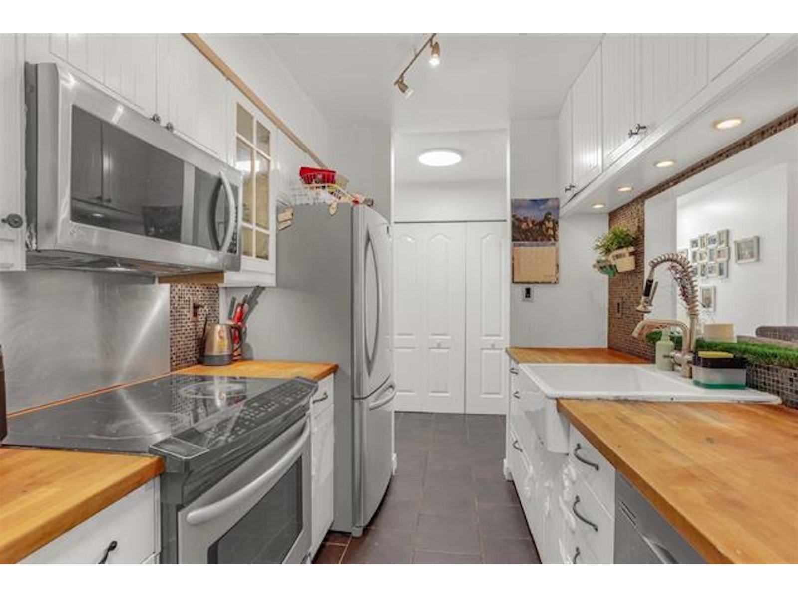 218 15991 THRIFT AVENUE, Surrey real estate listing R3014210