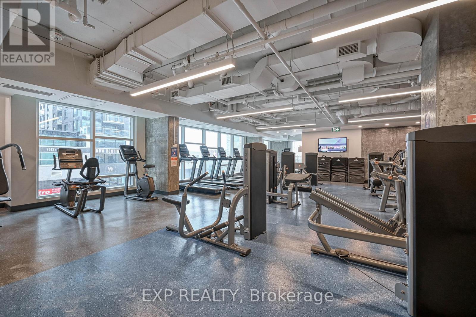https://ddfcdn.realtor.ca/listing/TS638853752890730000/reb76/highres/1/x12217941_29.jpg