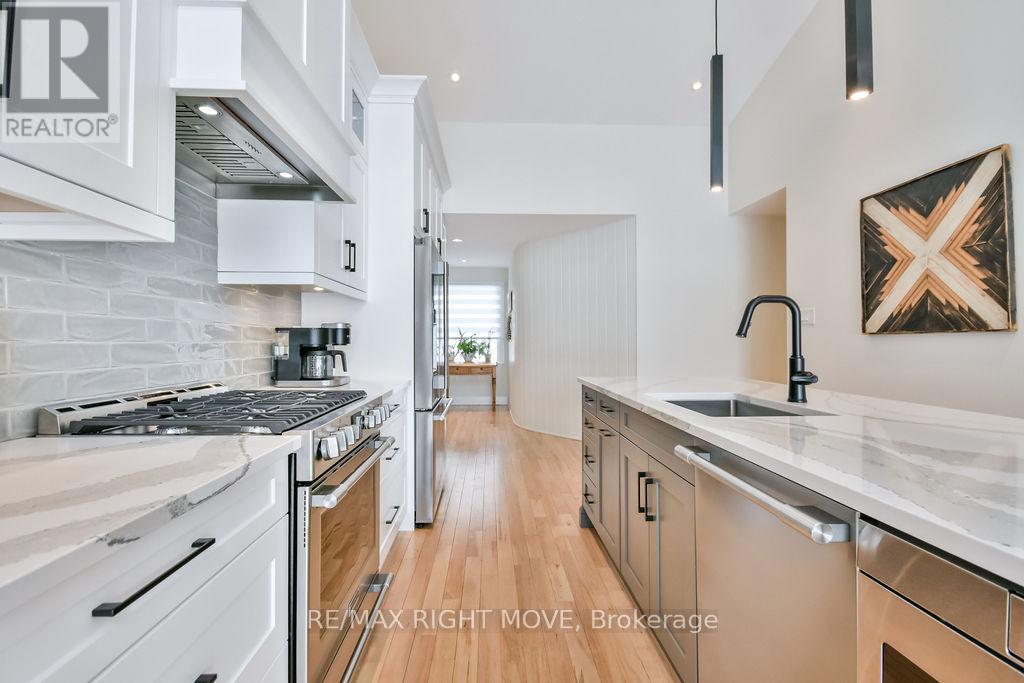 Photo 12 of 668 Broadview Avenue, Orillia ON