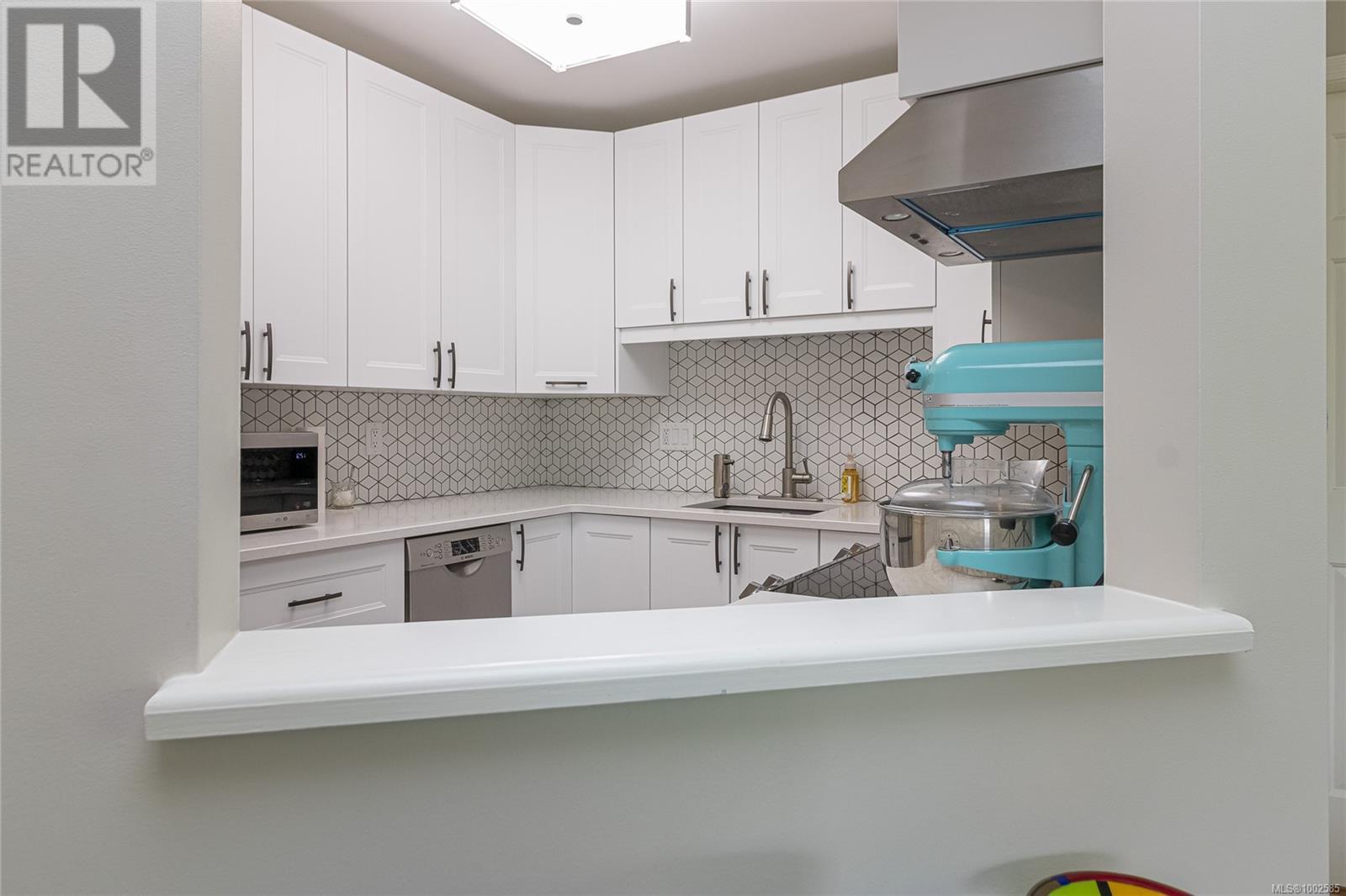 #307 1519 HILLSIDE AVE - Image 13