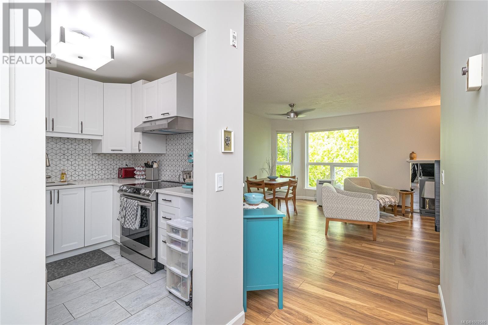 #307 1519 HILLSIDE AVE - Image 6