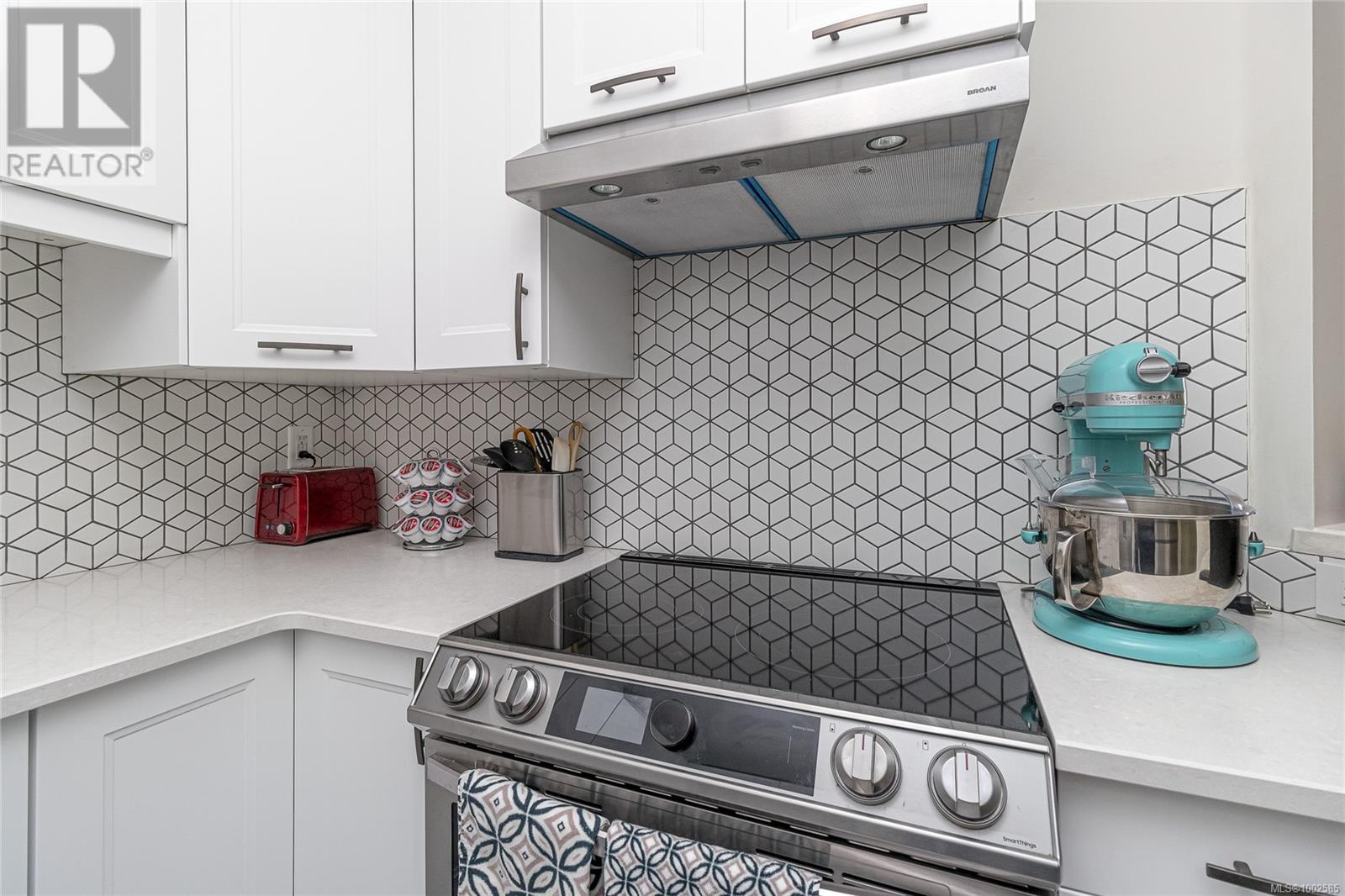 #307 1519 HILLSIDE AVE - Image 16