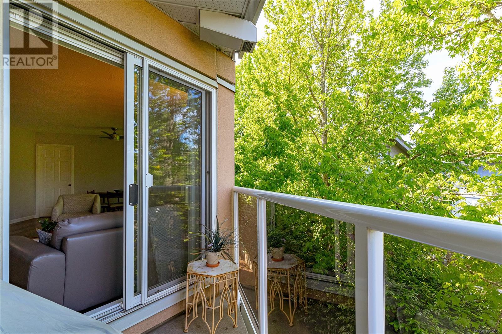 #307 1519 HILLSIDE AVE - Image 25