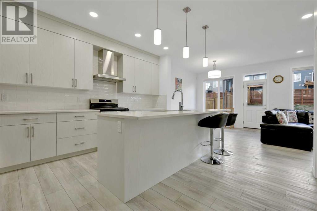 203 Lucas Close NW, Calgary, Alberta
