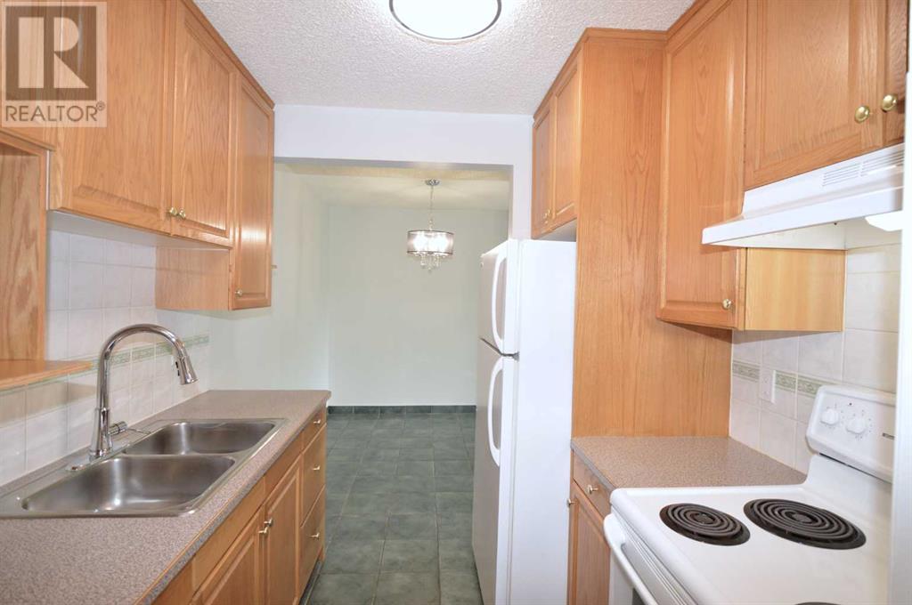 Single Family House for Sale in    Avenue SW Windsor Park Calgary 