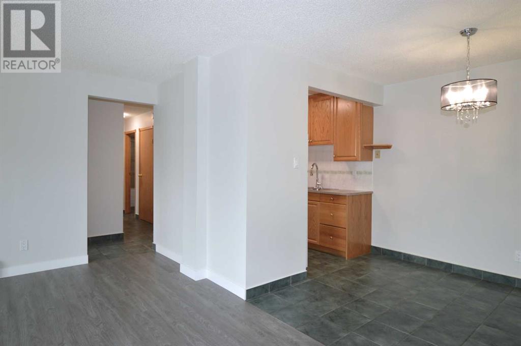 Single Family House for Sale in    Avenue SW Windsor Park Calgary 