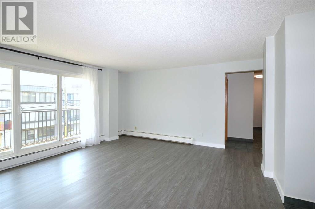 Single Family House for Sale in    Avenue SW Windsor Park Calgary 
