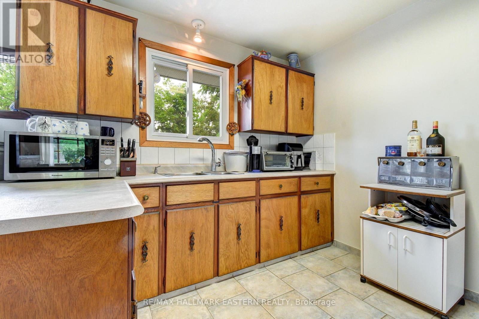 Photo 4 of 509 Montcalm Drive, Peterborough North ON
