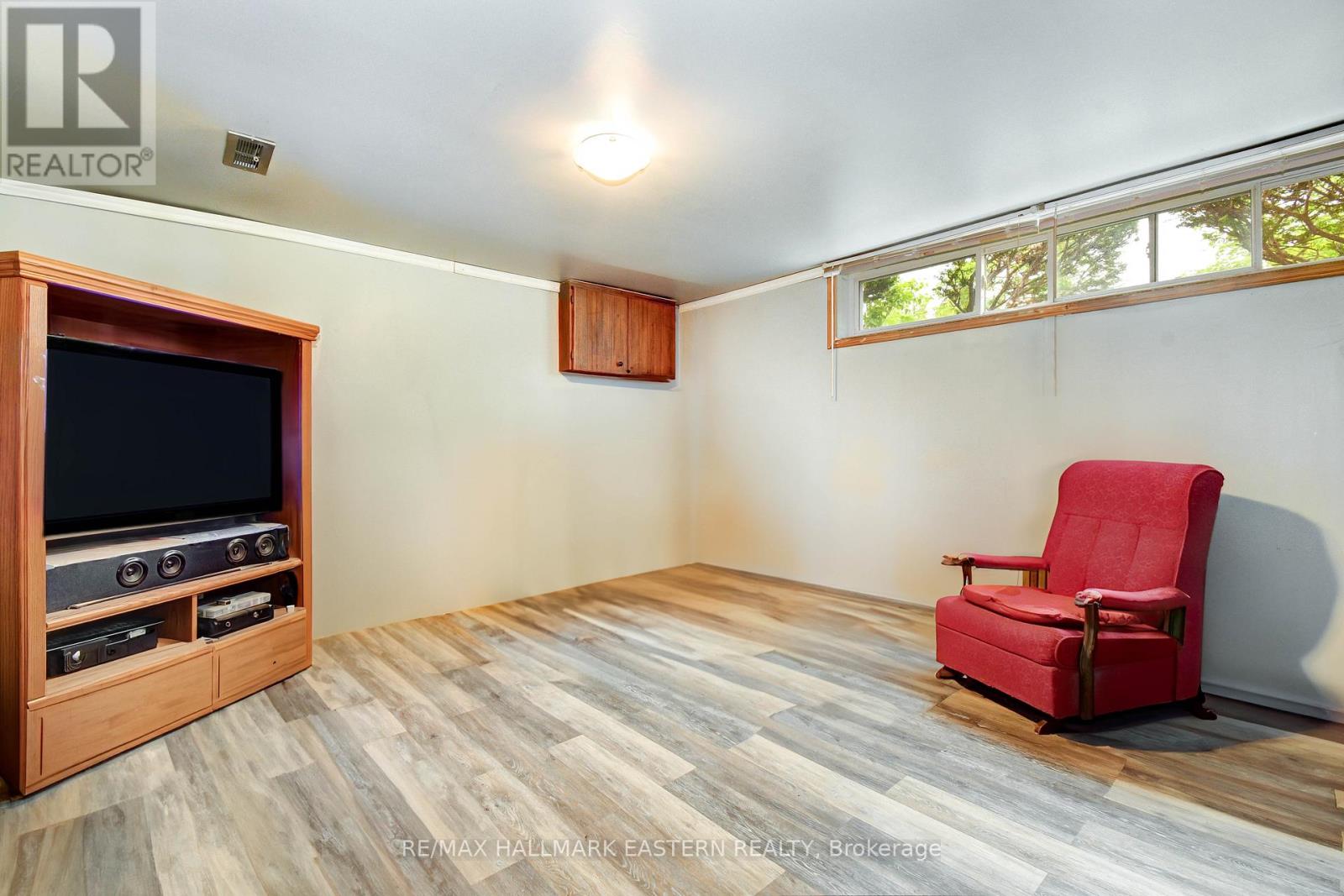 Photo 13 of 509 Montcalm Drive, Peterborough North ON