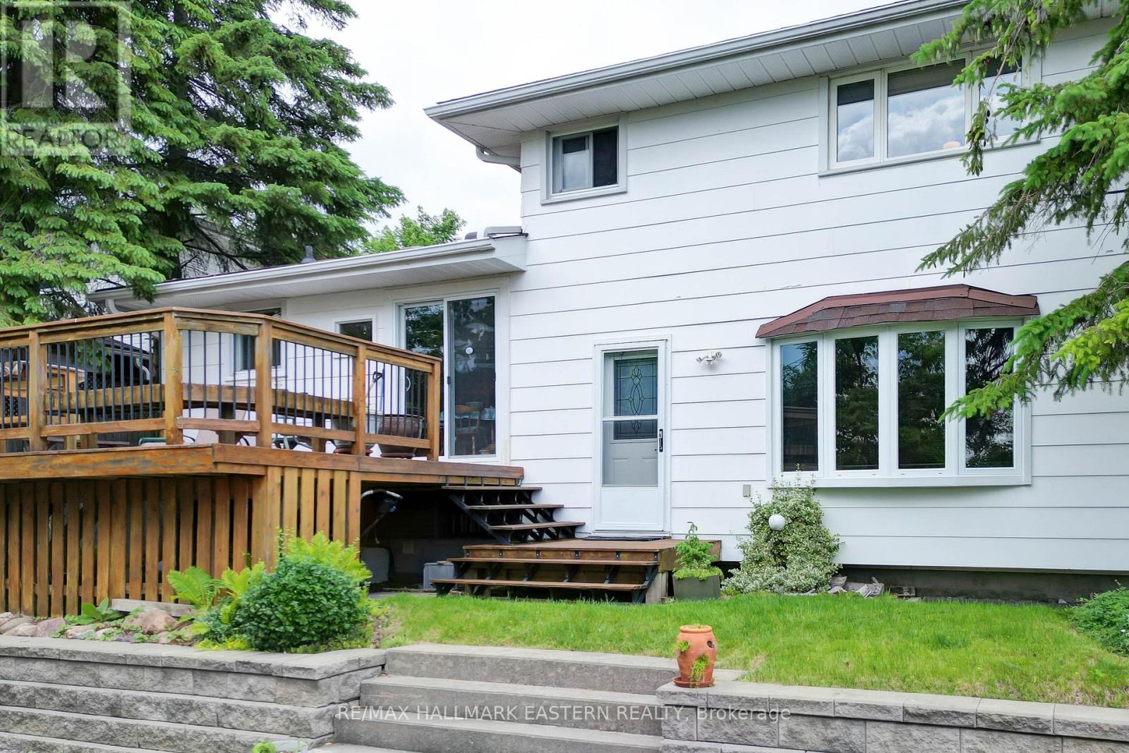 Photo 6 of 509 Montcalm Drive, Peterborough North ON