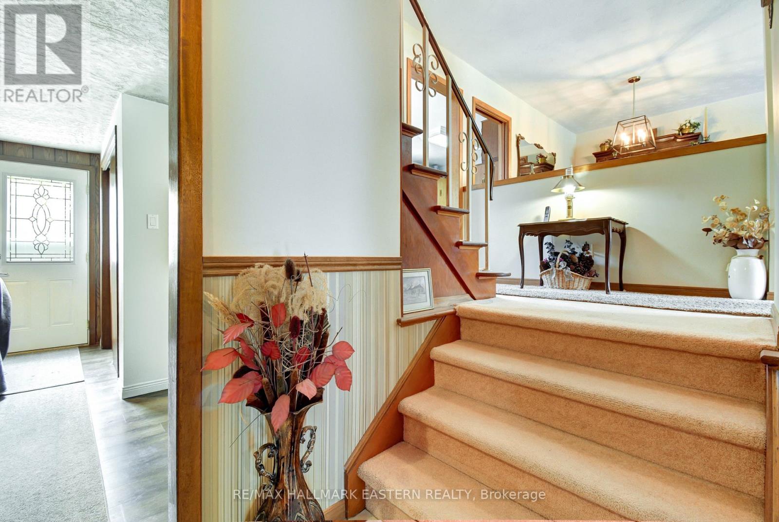 Photo 12 of 509 Montcalm Drive, Peterborough North ON