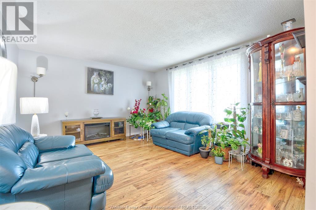 Photo 19 of 3196 Elmwood Crescent, Windsor ON
