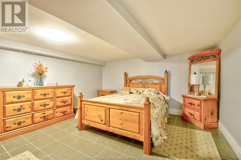 Photo 11 of 3196 Elmwood Crescent, Windsor ON