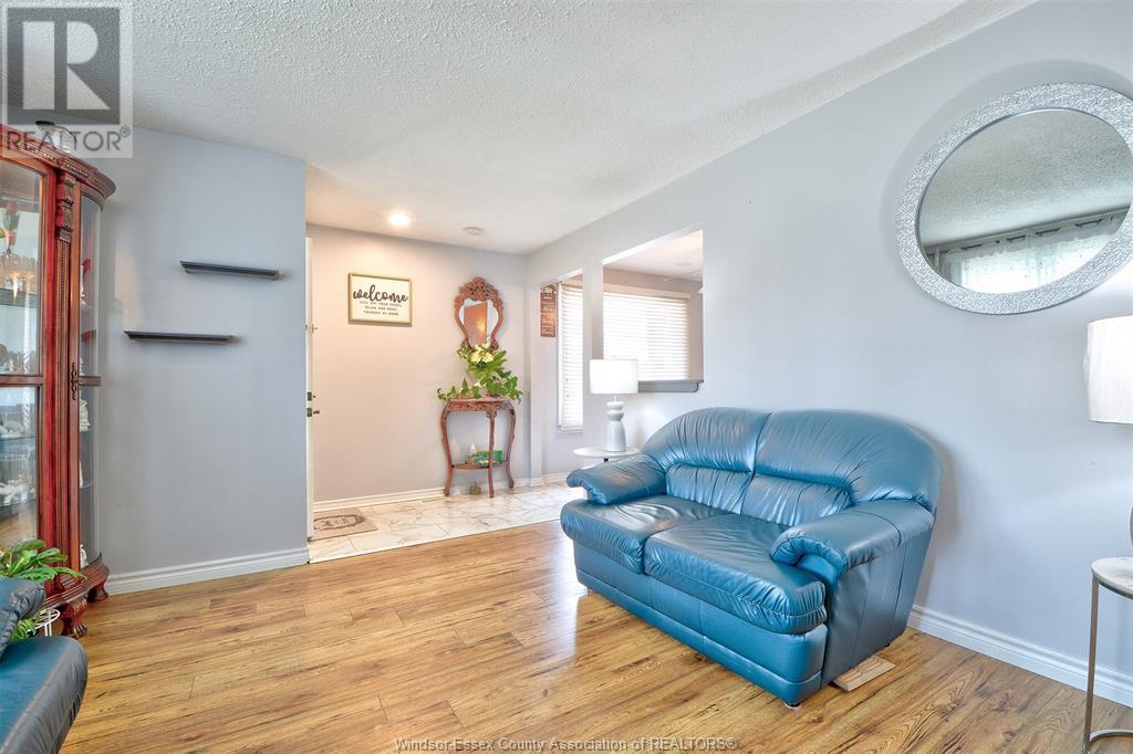Photo 7 of 3196 Elmwood Crescent, Windsor ON
