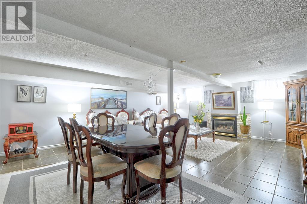 Photo 18 of 3196 Elmwood Crescent, Windsor ON