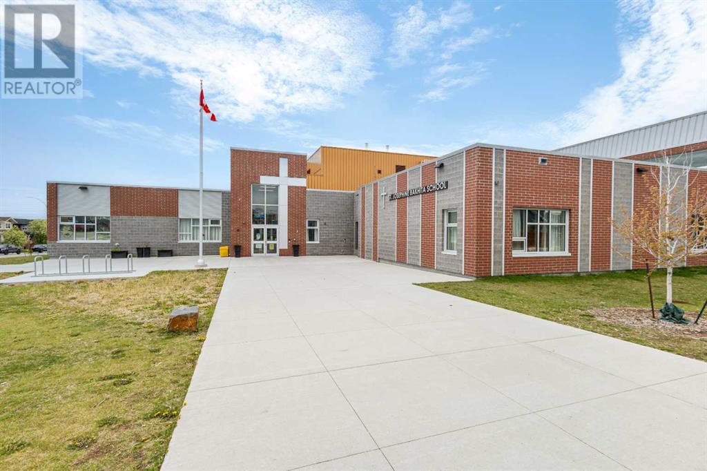 Single Family House for Sale in  Evansglen Mews NW Evanston Calgary 