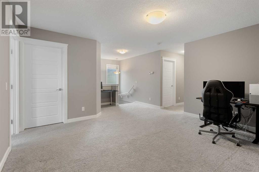 Single Family House for Sale in  Evansglen Mews NW Evanston Calgary 