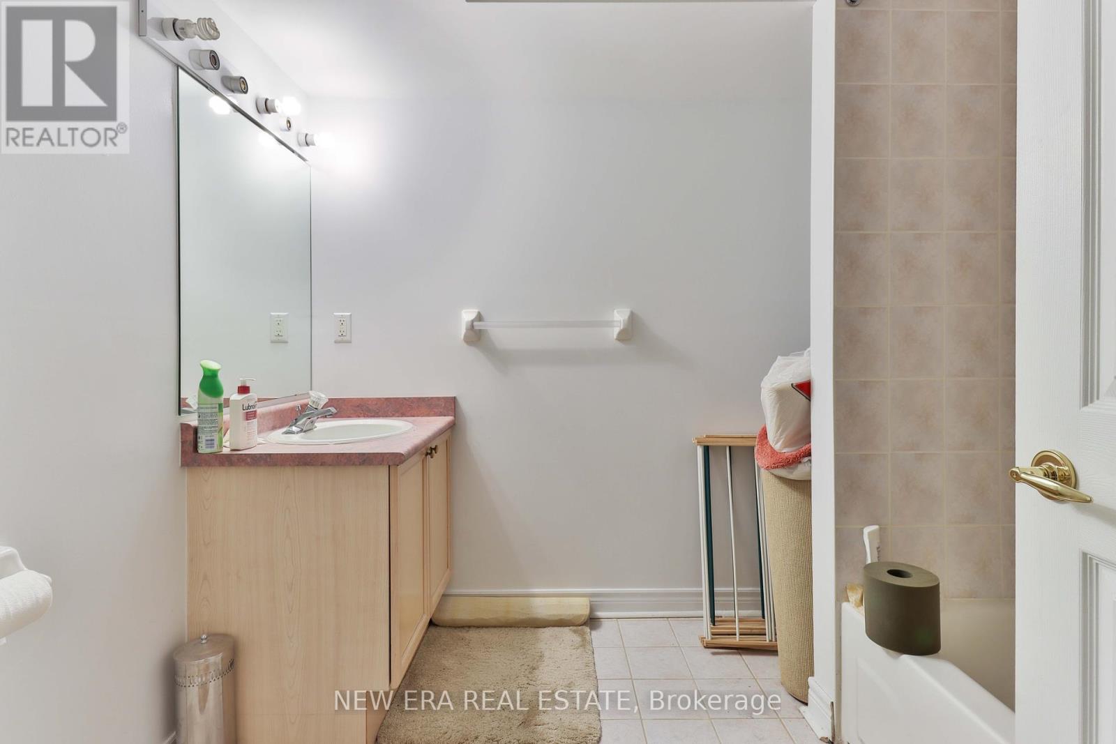 Photo 13 of 238 George Street, Toronto ON